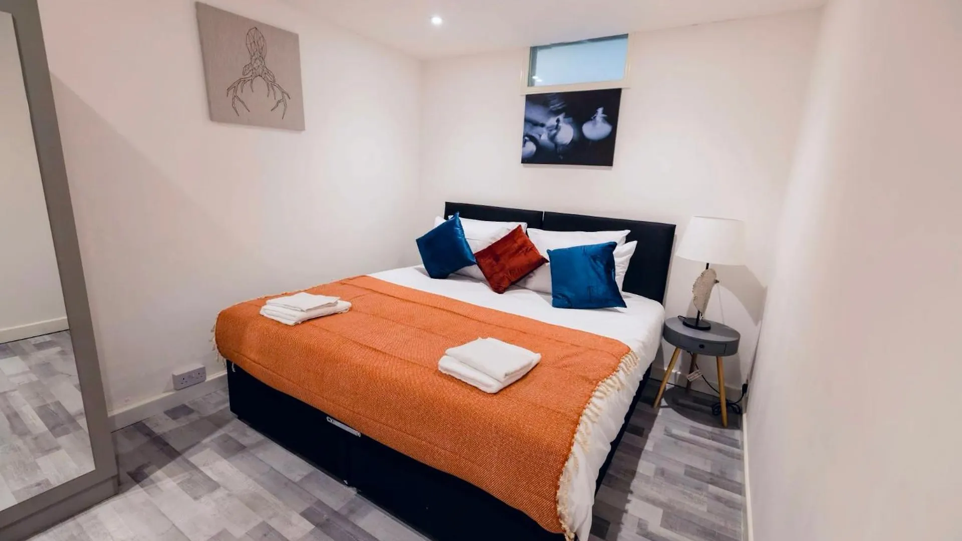 3 Bedroomflat-Free Parking-Wifi-Parking-8People London Apartment
