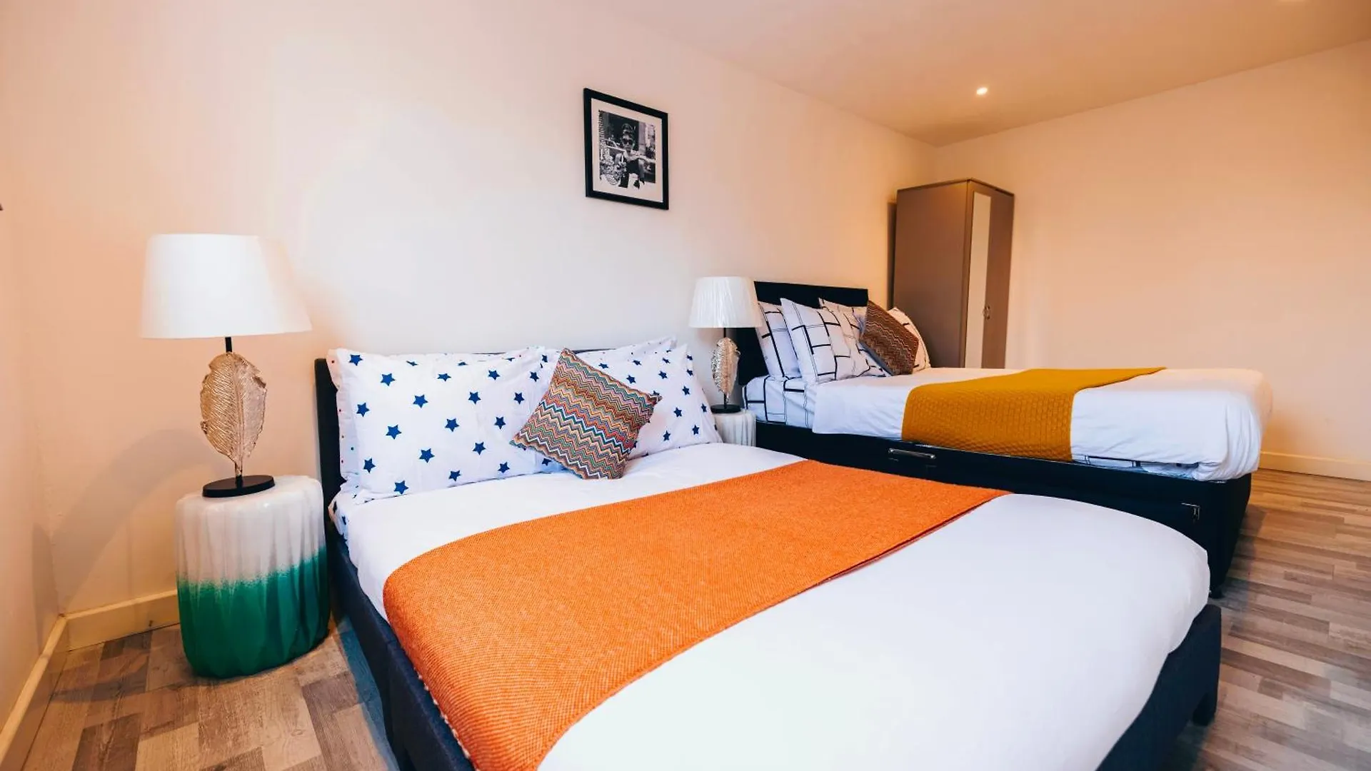 3 Bedroomflat-Free Parking-Wifi-Parking-8People London United Kingdom
