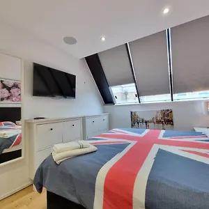  Holiday home Deluxe Townhouse Zone 1 Brick Lane