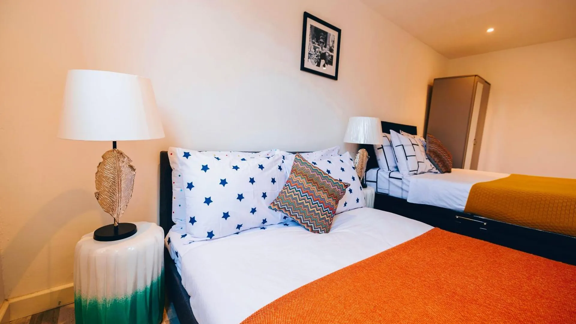 3 Bedroomflat-Free Parking-Wifi-Parking-8People London Apartment